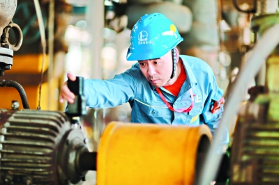 主動(dòng)跳出舒適區 退役軍人25年煉就“最牛技術(shù)工人”-云南能投軍創(chuàng  )產(chǎn)業(yè)投資有限公司