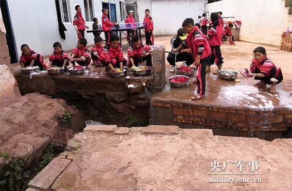 中國退役軍人丨謝彬蓉：綻放在大涼山上的軍中綠花-云南能投軍創(chuàng  )產(chǎn)業(yè)投資有限公司