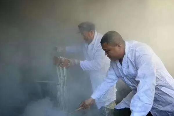 周定滿(mǎn)：從外出闖蕩到回鄉創(chuàng  )業(yè)，在鄉愁里復蘇的致富夢(mèng)想-云南能投軍創(chuàng  )產(chǎn)業(yè)投資有限公司