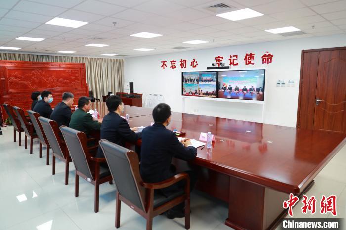 中國新聞網(wǎng)：退役軍人事務(wù)部與4家企業(yè)“云簽約”簽署退役軍人就業(yè)合作協(xié)議-云南能投軍創(chuàng  )產(chǎn)業(yè)投資有限公司