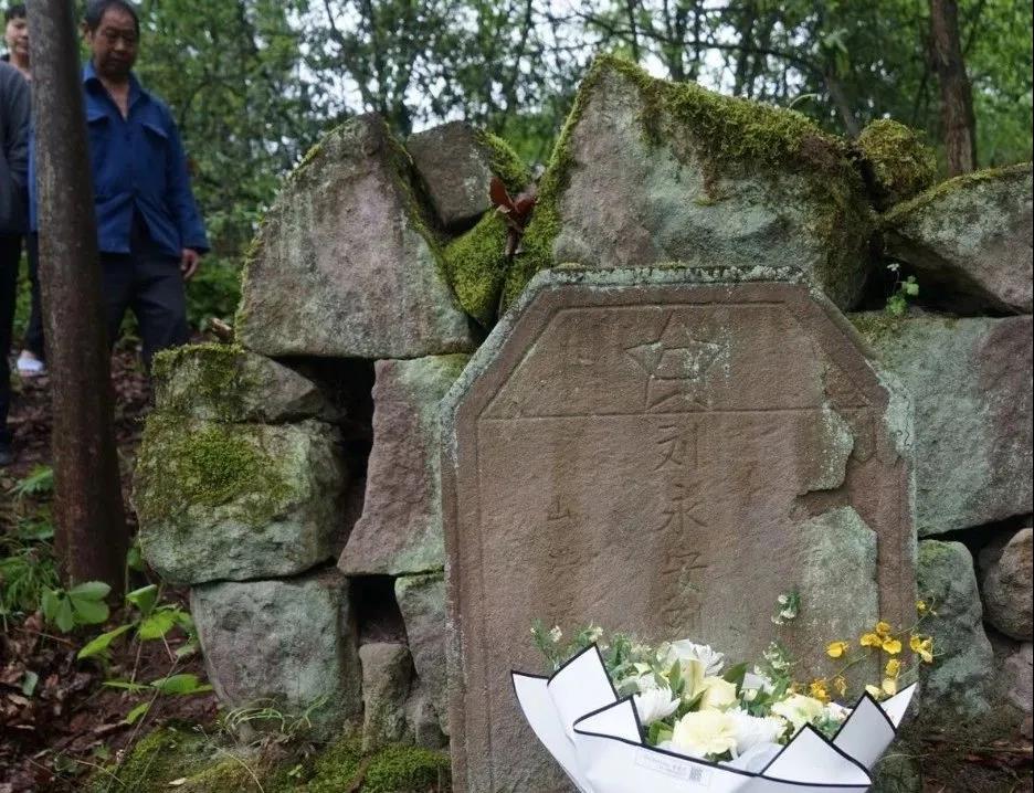 英烈心中記 追思在云端——江蘇、四川、重慶、浙江、福建等地“云祭掃”“代祭掃”緬懷英烈-云南能投軍創(chuàng  )產(chǎn)業(yè)投資有限公司