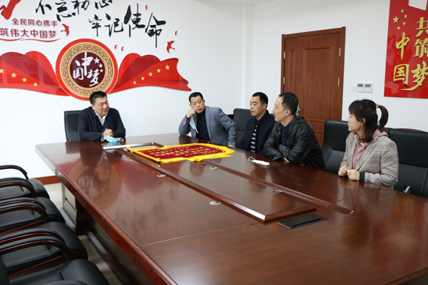 人心換人心 瑪瑙兌黃金 隨調家屬為山西省晉中市退役軍人事務(wù)局送錦旗-云南能投軍創(chuàng  )產(chǎn)業(yè)投資有限公司