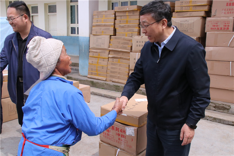 細微之處暖人心 貴州省退役軍人事務(wù)廳31萬(wàn)捐贈物資解幫扶村72戶(hù)未脫貧戶(hù)生活之困-云南能投軍創(chuàng  )產(chǎn)業(yè)投資有限公司