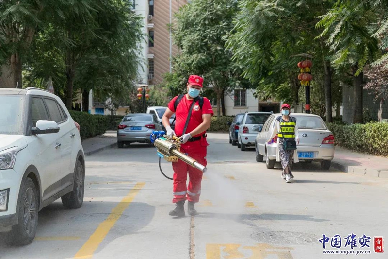 雄安新區退伍軍人志愿者義務(wù)給小區進(jìn)行消殺-云南能投軍創(chuàng  )產(chǎn)業(yè)投資有限公司