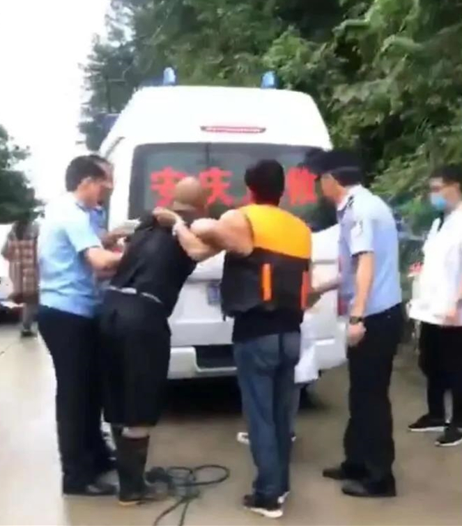 退伍不褪色！80后退役軍人勇救落水司機-云南能投軍創(chuàng  )產(chǎn)業(yè)投資有限公司