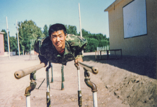 寧平年：從拉面小哥到影視編導，跨界追逐的人生夢(mèng)想-云南能投軍創(chuàng  )產(chǎn)業(yè)投資有限公司