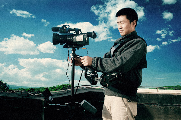 寧平年：從拉面小哥到影視編導，跨界追逐的人生夢(mèng)想-云南能投軍創(chuàng  )產(chǎn)業(yè)投資有限公司