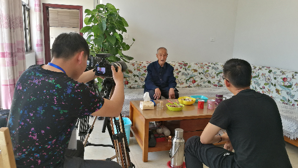 寧平年：從拉面小哥到影視編導，跨界追逐的人生夢(mèng)想-云南能投軍創(chuàng  )產(chǎn)業(yè)投資有限公司