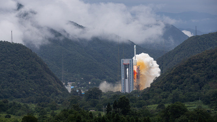他是上海交大教授，也是退役軍人，他創(chuàng  )建了中國“北斗第一園”-云南能投軍創(chuàng  )產(chǎn)業(yè)投資有限公司
