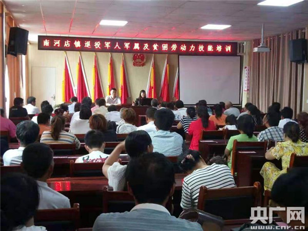 昔日綠色軍營(yíng)作標兵 今朝回鄉扶貧當“尖兵”  南召縣打響“老班長(cháng)”創(chuàng  )業(yè)帶貧品牌-云南能投軍創(chuàng  )產(chǎn)業(yè)投資有限公司