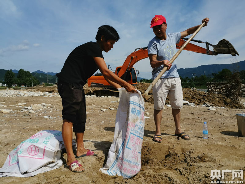 李壽來(lái)：才下軍旅前哨，又上脫貧一線(xiàn)-云南能投軍創(chuàng  )產(chǎn)業(yè)投資有限公司