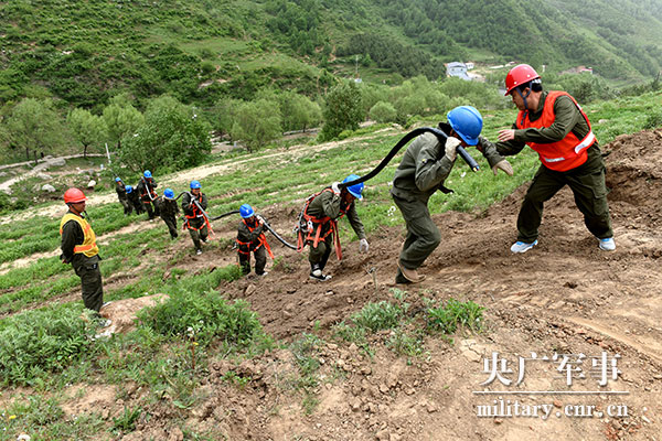 梁建明：駐村扶貧1200多天，鐫刻在十八盤(pán)村的鄉土深情-云南能投軍創(chuàng  )產(chǎn)業(yè)投資有限公司