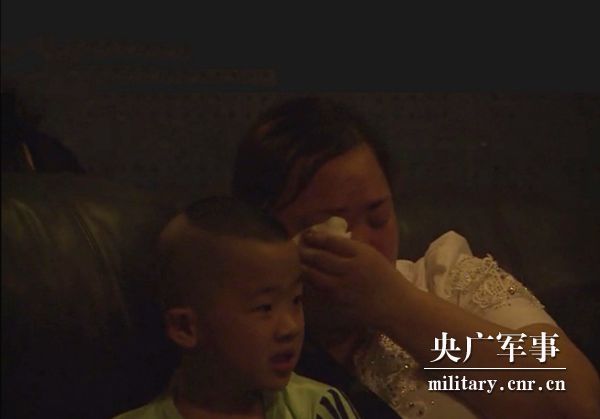 何苦：走進(jìn)山城“棒棒軍”，記錄負重前行的力量-云南能投軍創(chuàng  )產(chǎn)業(yè)投資有限公司