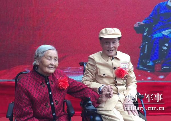 何苦：走進(jìn)山城“棒棒軍”，記錄負重前行的力量-云南能投軍創(chuàng  )產(chǎn)業(yè)投資有限公司