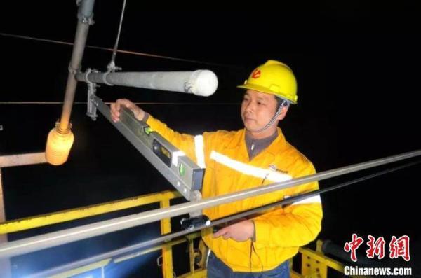 退伍老兵變身“技術(shù)達人” 發(fā)明避雷設備保障動(dòng)車(chē)行車(chē)安全-云南能投軍創(chuàng  )產(chǎn)業(yè)投資有限公司