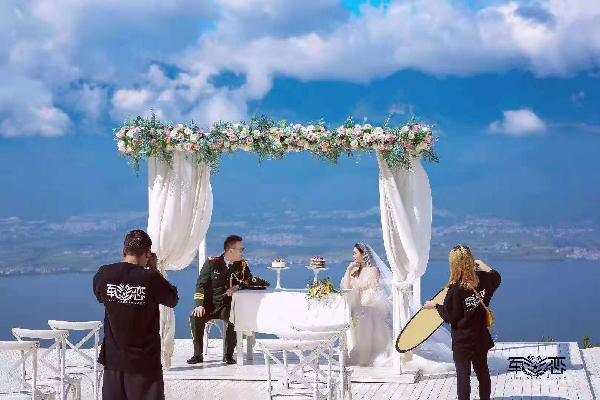 毛國強：致敬軍人愛(ài)情，定格浪漫時(shí)刻-云南能投軍創(chuàng  )產(chǎn)業(yè)投資有限公司