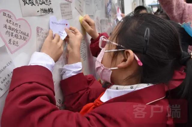 為國捐軀，國人銘記！數萬(wàn)群眾赴延津祭奠戍邊英烈肖思遠-云南能投軍創(chuàng  )產(chǎn)業(yè)投資有限公司