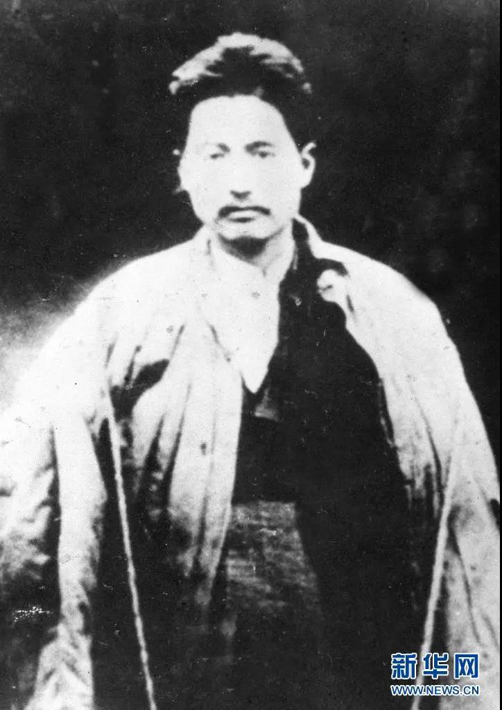 初心長(cháng)留天地間——獻給百年來(lái)奉獻犧牲的中國共產(chǎn)黨人-云南能投軍創(chuàng  )產(chǎn)業(yè)投資有限公司