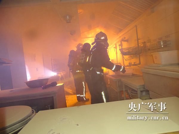 趙佳樂(lè )：一位大學(xué)生士兵退伍返校的960天-云南能投軍創(chuàng  )產(chǎn)業(yè)投資有限公司