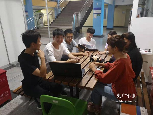 趙佳樂(lè )：一位大學(xué)生士兵退伍返校的960天-云南能投軍創(chuàng  )產(chǎn)業(yè)投資有限公司