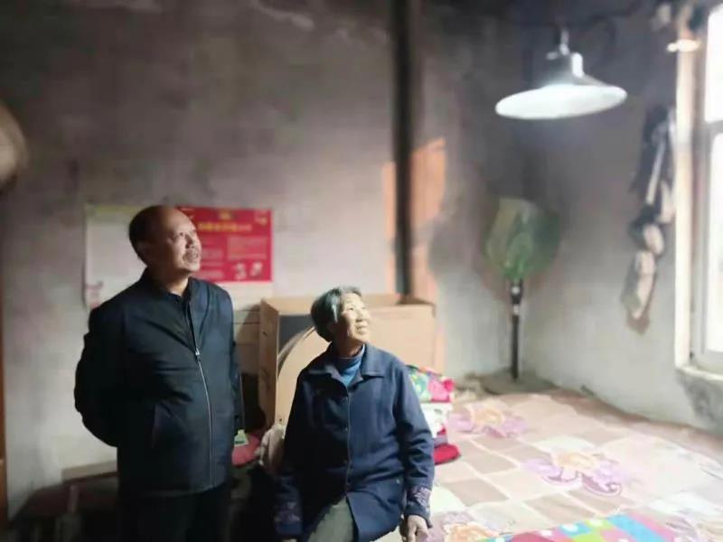 中國退役軍人丨慶祝建黨100周年特別節目《忠誠》第九集：《郭萬(wàn)里 ：筆墨深情，為黨謳歌》-云南能投軍創(chuàng  )產(chǎn)業(yè)投資有限公司