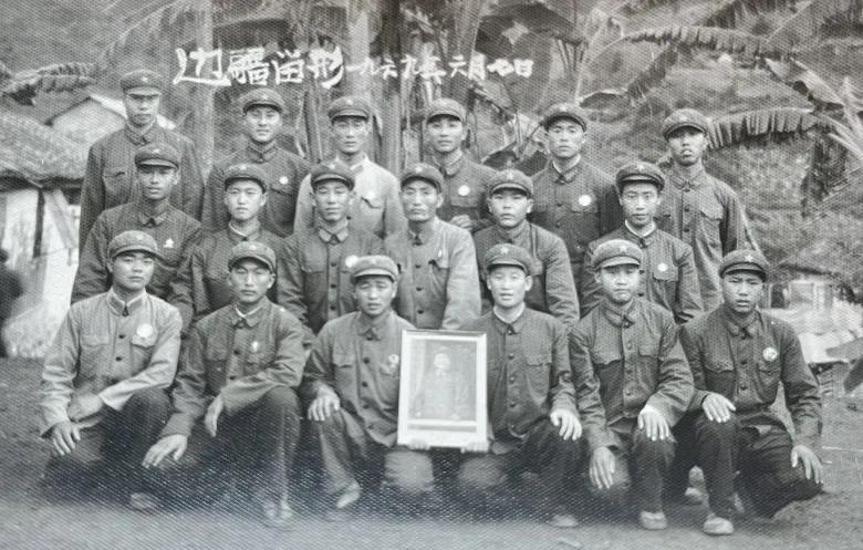 了不起的退役軍人丨71歲退伍老兵“說(shuō)唱”15年，這首歌，請加入你的年度歌單！-云南能投軍創(chuàng  )產(chǎn)業(yè)投資有限公司