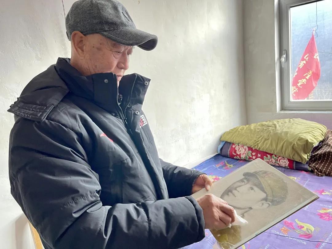 了不起的退役軍人丨71歲退伍老兵“說(shuō)唱”15年，這首歌，請加入你的年度歌單！-云南能投軍創(chuàng  )產(chǎn)業(yè)投資有限公司