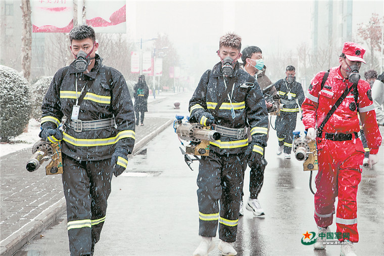 退役不褪色！陜西省西安市退役大學(xué)生沖在校園抗疫一線(xiàn)-云南能投軍創(chuàng  )產(chǎn)業(yè)投資有限公司