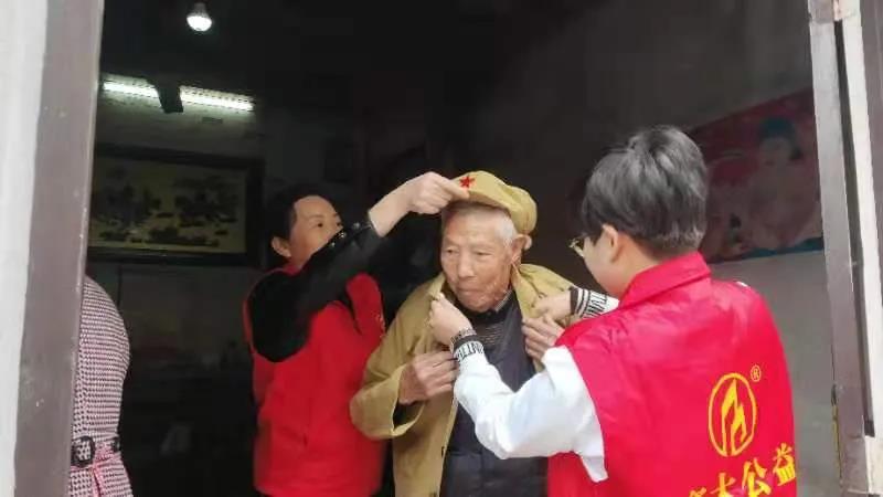 這張大“合影”，太珍貴了！-云南能投軍創(chuàng  )產(chǎn)業(yè)投資有限公司