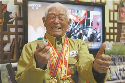 山東省聊城市為聽(tīng)力有損傷的112名老戰士配發(fā)助聽(tīng)器，志愿軍老戰士周長(cháng)安高興地說(shuō)
—— “聽(tīng)到好聲音，心里亮堂堂”-云南能投軍創(chuàng  )產(chǎn)業(yè)投資有限公司