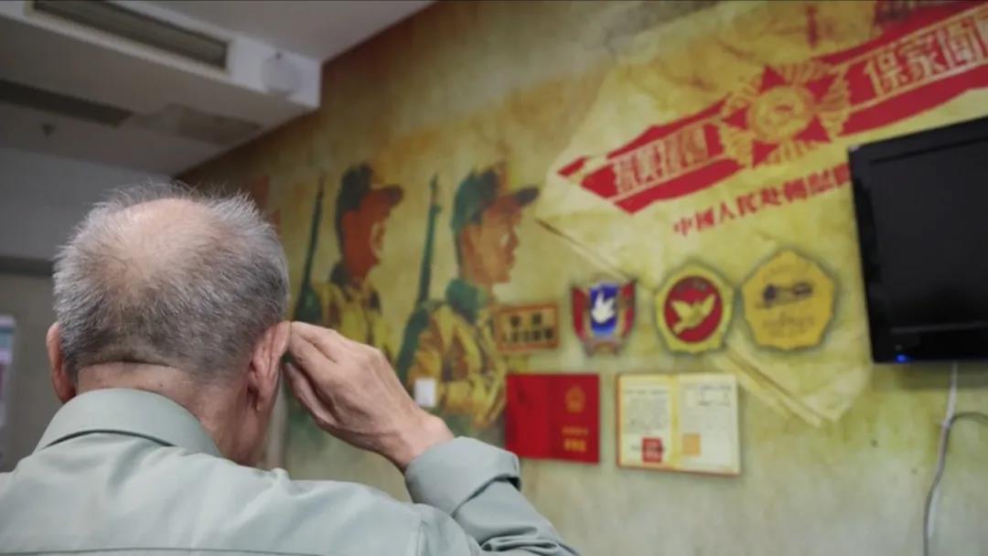 搪瓷缸、軍大衣……病房變“營(yíng)房” 只為喚醒他們的記憶-云南能投軍創(chuàng  )產(chǎn)業(yè)投資有限公司