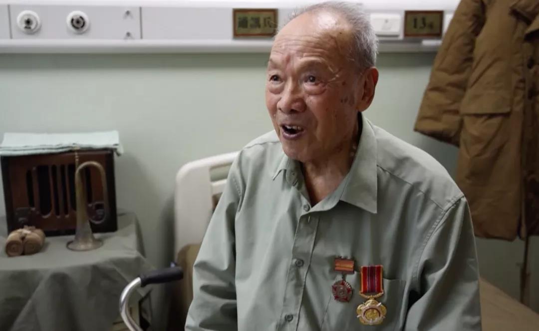 搪瓷缸、軍大衣……病房變“營(yíng)房” 只為喚醒他們的記憶-云南能投軍創(chuàng  )產(chǎn)業(yè)投資有限公司