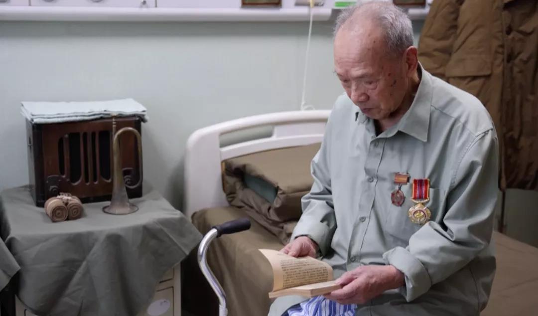 搪瓷缸、軍大衣……病房變“營(yíng)房” 只為喚醒他們的記憶-云南能投軍創(chuàng  )產(chǎn)業(yè)投資有限公司