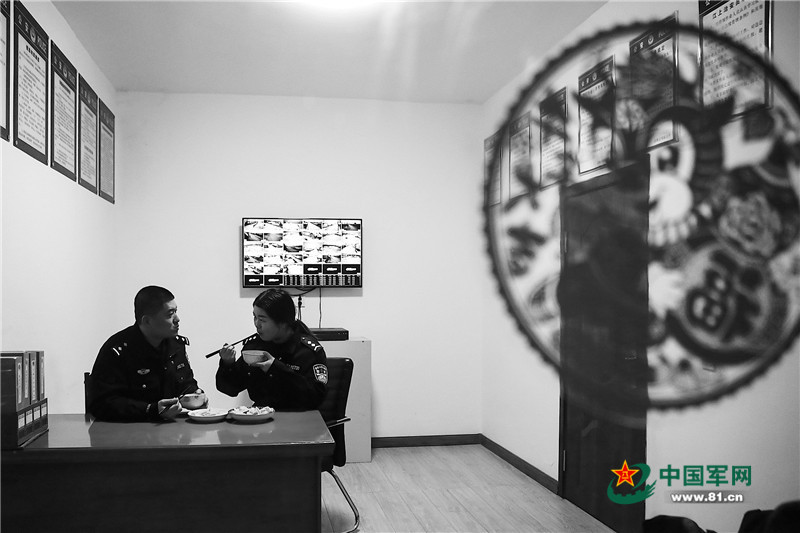 守邊退役軍人史先強和妻子沈欣：讓警徽閃耀在祖國的最北方-云南能投軍創(chuàng  )產(chǎn)業(yè)投資有限公司