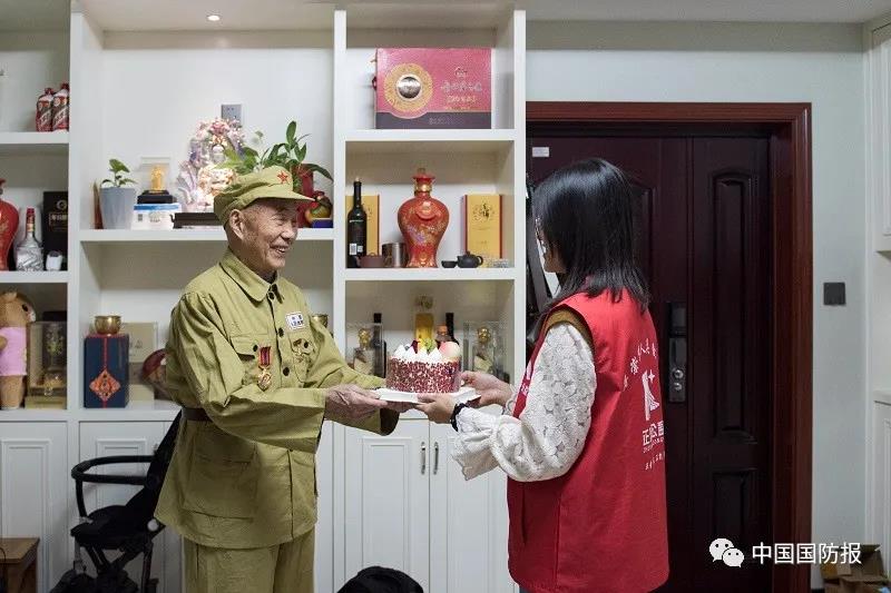 關(guān)愛(ài)老兵，你我同行-云南能投軍創(chuàng  )產(chǎn)業(yè)投資有限公司