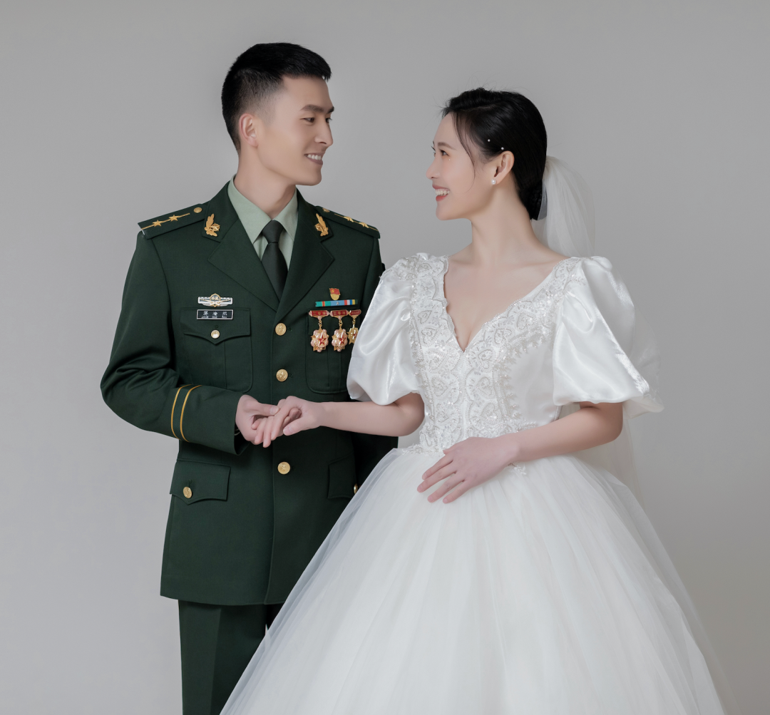 婚禮+喜報 榮譽(yù)+尊崇-云南能投軍創(chuàng  )產(chǎn)業(yè)投資有限公司
