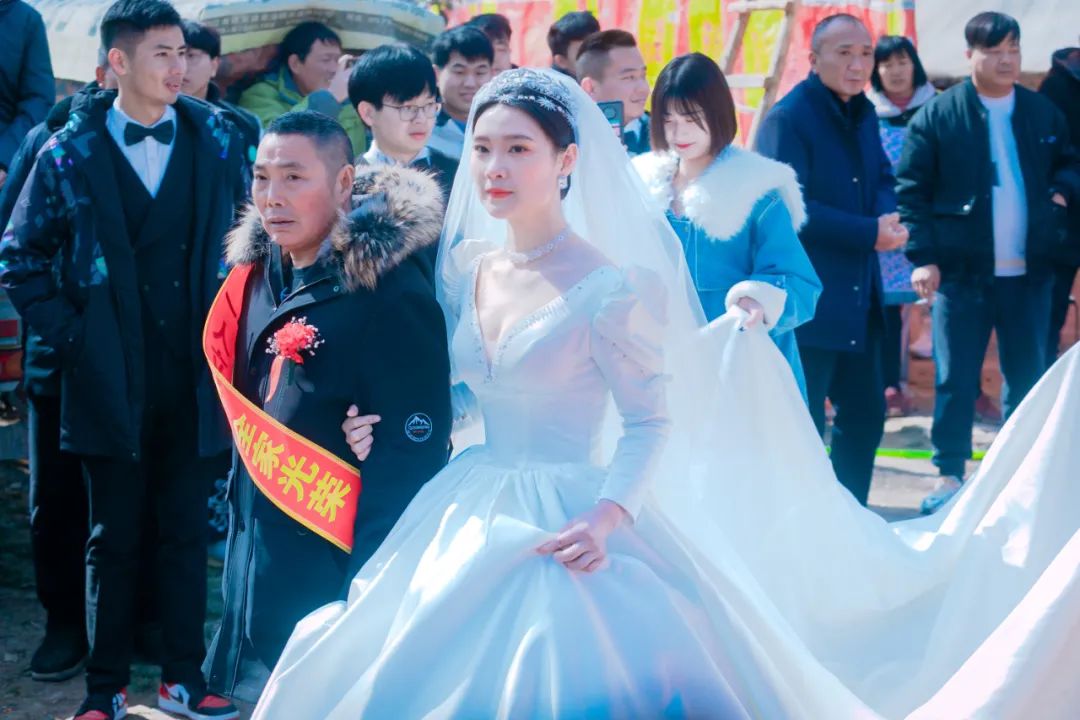 婚禮+喜報 榮譽(yù)+尊崇-云南能投軍創(chuàng  )產(chǎn)業(yè)投資有限公司