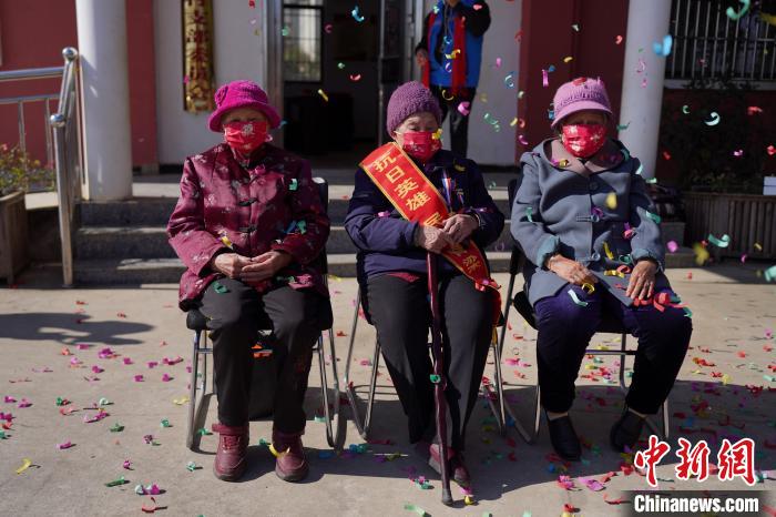 93歲抗戰女兵回昆探親償夙愿-云南能投軍創(chuàng  )產(chǎn)業(yè)投資有限公司