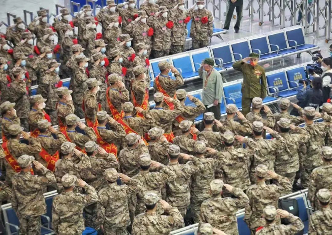 “重慶是座英雄的城市”！抗美援朝老兵寄語(yǔ)2022年春季新兵-云南能投軍創(chuàng  )產(chǎn)業(yè)投資有限公司