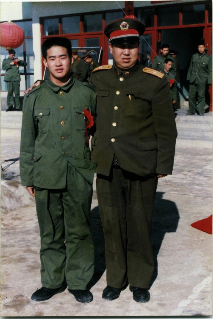 接聽(tīng)來(lái)電超21000次！創(chuàng  )建“老兵熱線(xiàn)”的他，軍魂永在線(xiàn)！-云南能投軍創(chuàng  )產(chǎn)業(yè)投資有限公司