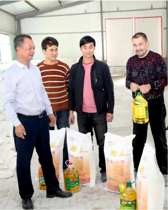 “橄欖綠”轉赴“新戰場(chǎng)”，黃沙地里“闖”出綠色扶貧路-云南能投軍創(chuàng  )產(chǎn)業(yè)投資有限公司