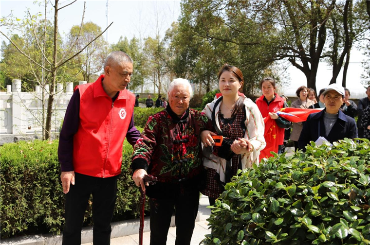 39年如一日，退伍老兵徐振理踏訪(fǎng)千山萬(wàn)水為英烈尋親-云南能投軍創(chuàng  )產(chǎn)業(yè)投資有限公司