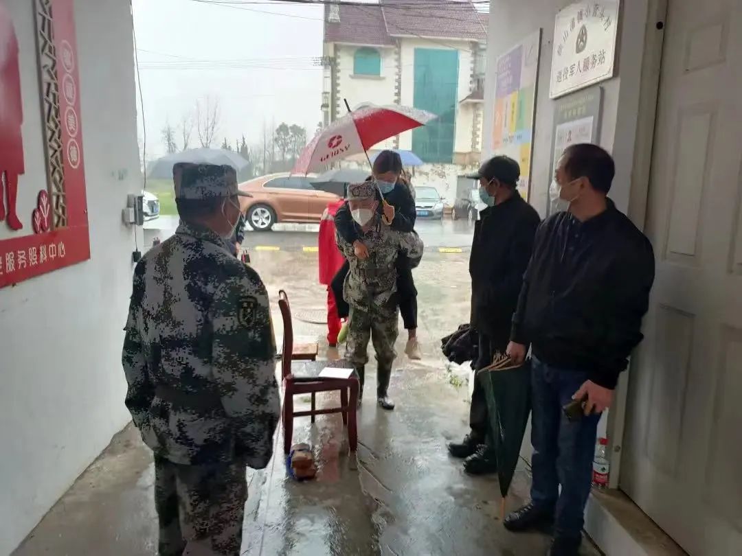 疫情不退老兵不退 退役軍人奮戰抗疫一線(xiàn)-云南能投軍創(chuàng  )產(chǎn)業(yè)投資有限公司