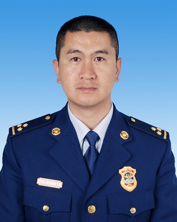 他在高山懸崖上“飛檐走壁”，營(yíng)救80多人-云南能投軍創(chuàng  )產(chǎn)業(yè)投資有限公司