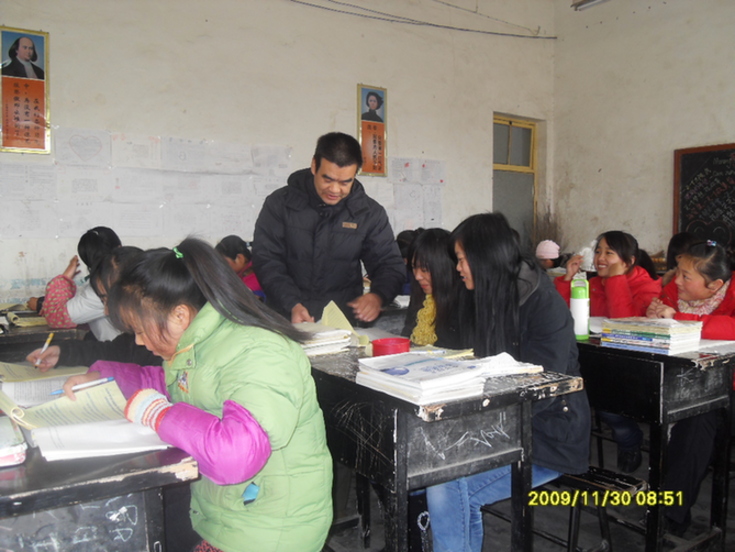 被質(zhì)疑“出風(fēng)頭”“作秀”的參戰老兵，堅持義務(wù)支教十余年-云南能投軍創(chuàng  )產(chǎn)業(yè)投資有限公司