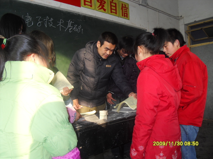 被質(zhì)疑“出風(fēng)頭”“作秀”的參戰老兵，堅持義務(wù)支教十余年-云南能投軍創(chuàng  )產(chǎn)業(yè)投資有限公司