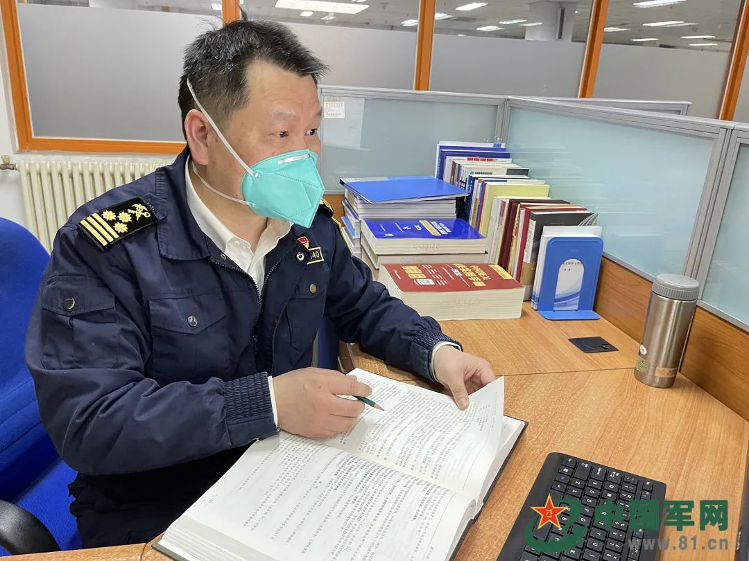 了不起的退役軍人丨40歲從軍醫“跨界”到海關(guān)，他竟還能年年拿第一！-云南能投軍創(chuàng  )產(chǎn)業(yè)投資有限公司