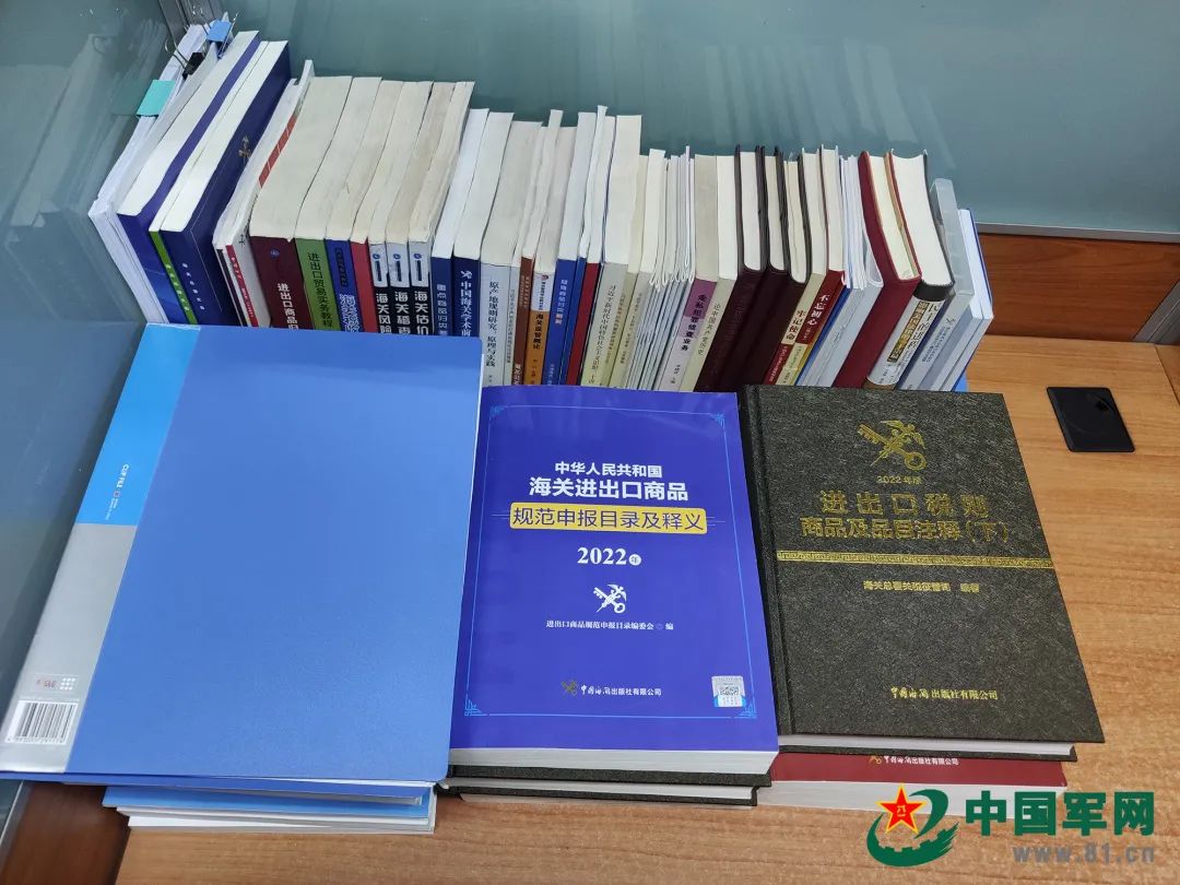 了不起的退役軍人丨40歲從軍醫“跨界”到海關(guān)，他竟還能年年拿第一！-云南能投軍創(chuàng  )產(chǎn)業(yè)投資有限公司