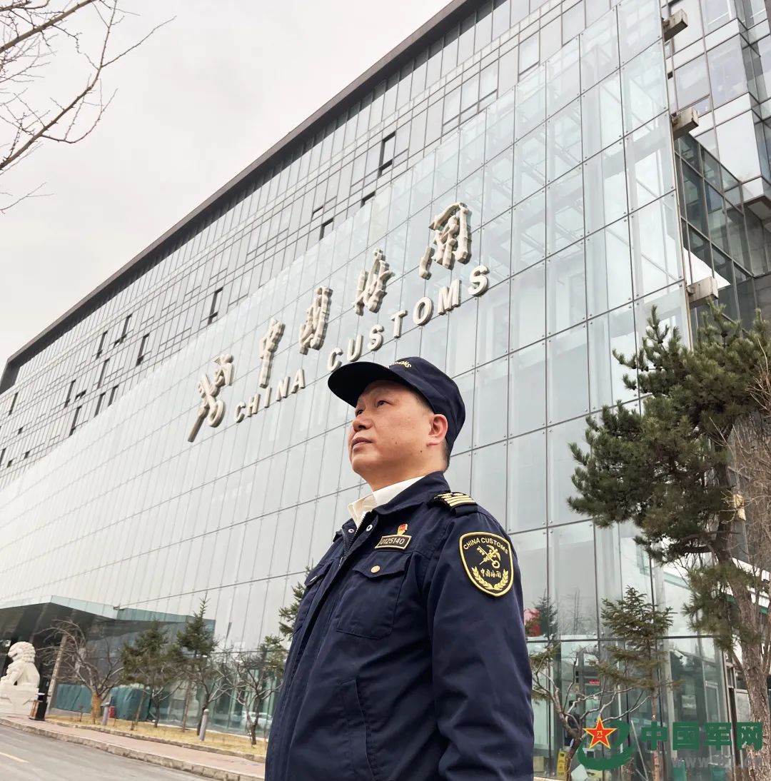 了不起的退役軍人丨40歲從軍醫“跨界”到海關(guān)，他竟還能年年拿第一！-云南能投軍創(chuàng  )產(chǎn)業(yè)投資有限公司