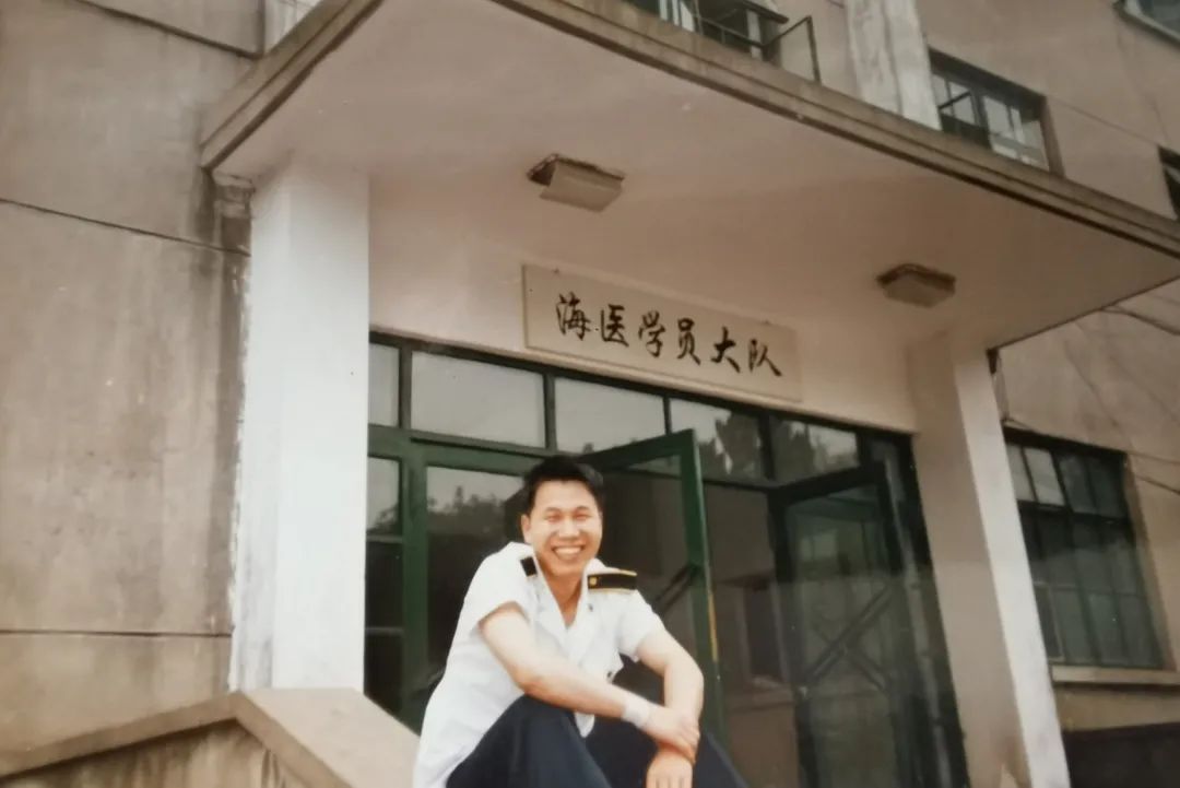 了不起的退役軍人丨40歲從軍醫“跨界”到海關(guān)，他竟還能年年拿第一！-云南能投軍創(chuàng  )產(chǎn)業(yè)投資有限公司